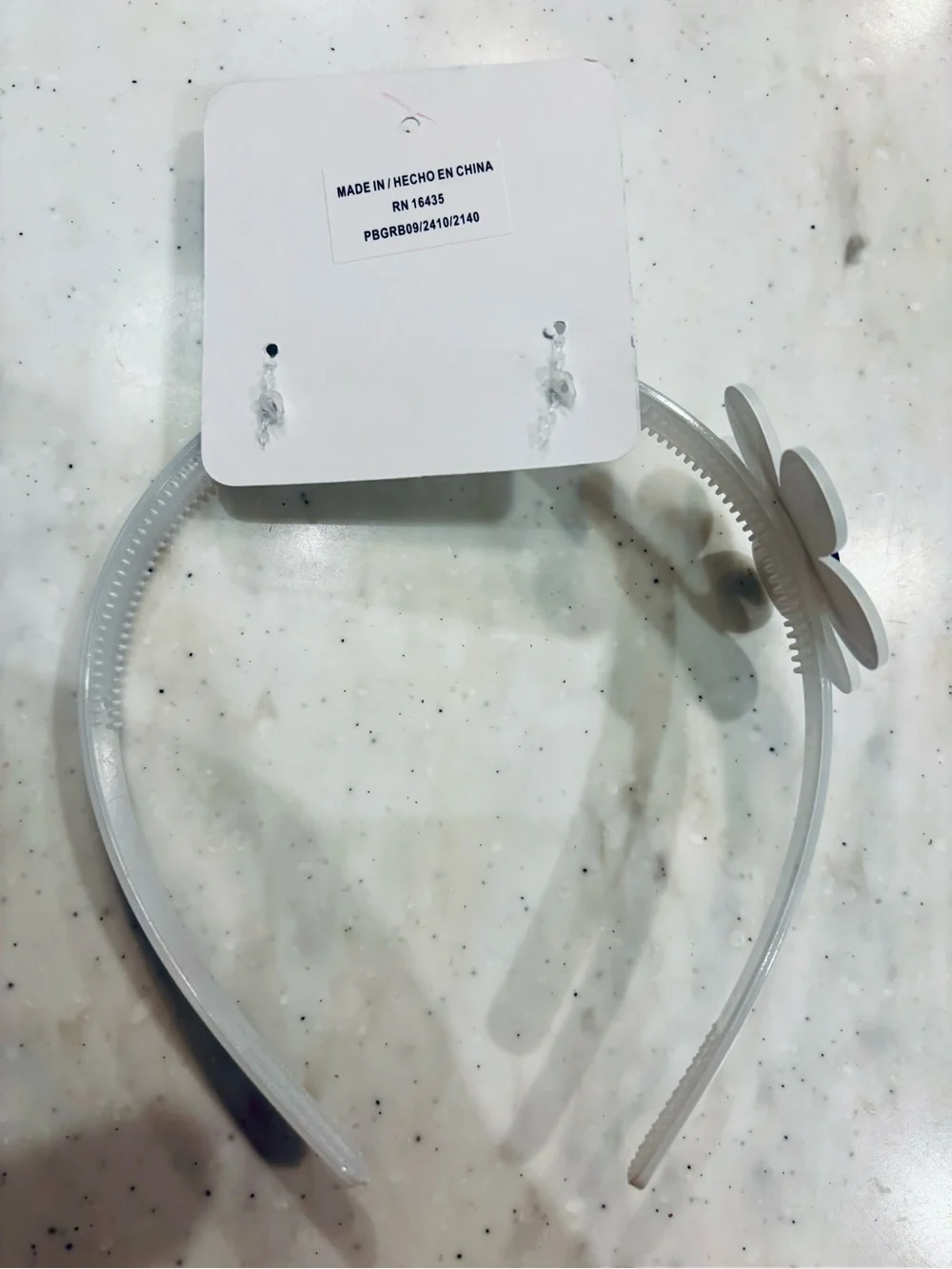 Tahari Opaque Headband with White Daisy and Navy Center